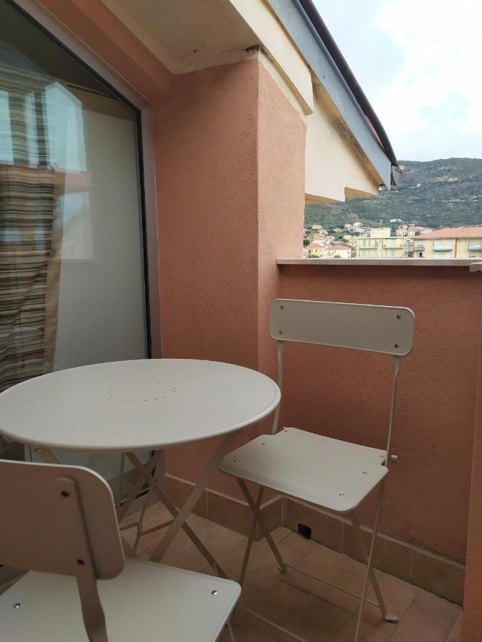 La Mansarda Della Luna Pietra Ligure Buitenkant foto
